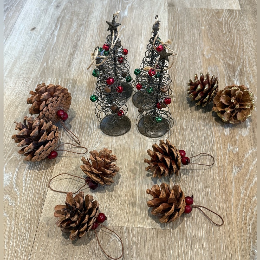Large lot of Vintage Western/Cowboy Christmas ornaments Decor. 30 + pieces. - Picture 14 of 16